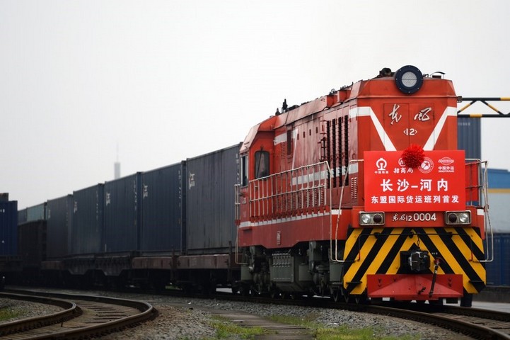 中国开通绕过俄罗斯至德国的新货运铁路